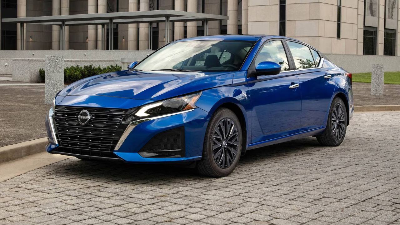 2025 Altima Buying Guide: Engine Options, Pricing & Interior